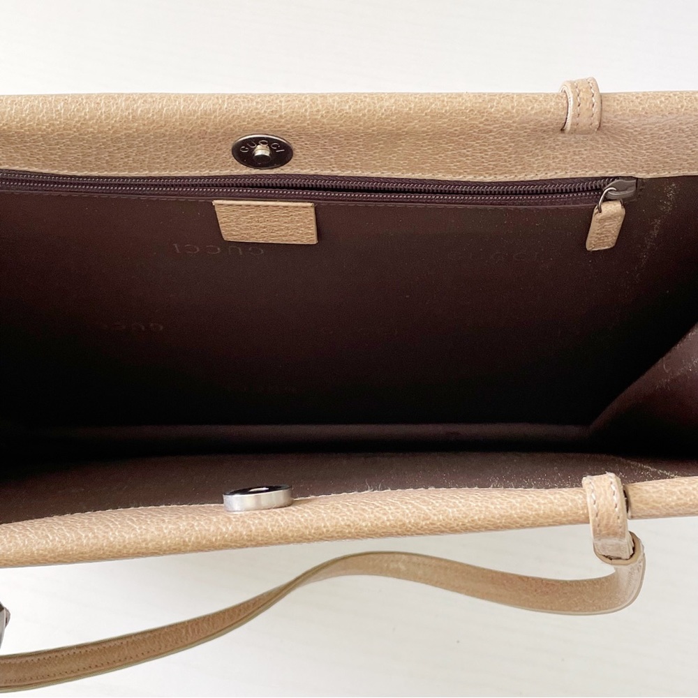 ❤️SOLD❤️Gucci tan leather embossed logo minimalist shoulder bag - Picture 8 of 12